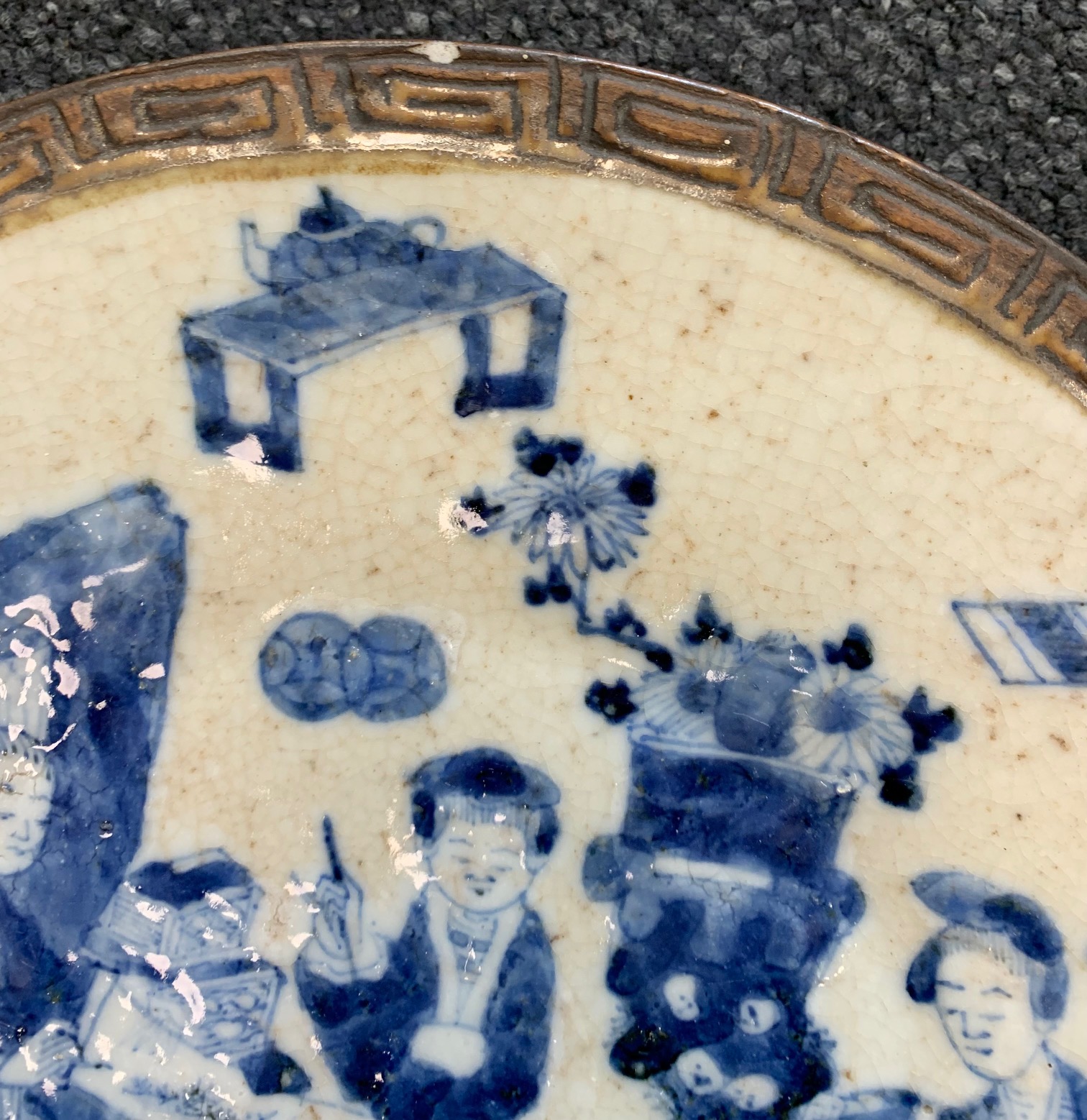 A late 19th / early 20th century Chinese crackle glaze dish - Image 3 of 5