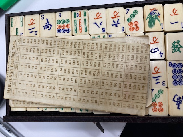 An early 20th century Chinese carved rosewood cased Pung Wo mahjong set - Image 4 of 12