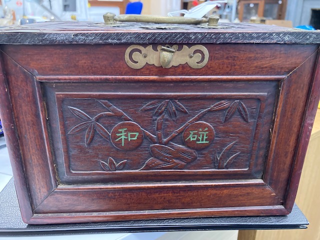 An early 20th century Chinese carved rosewood cased Pung Wo mahjong set - Image 5 of 12