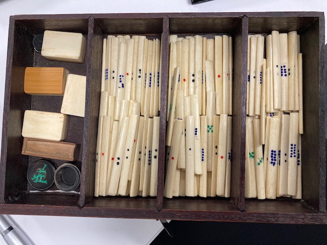 An early 20th century Chinese carved rosewood cased Pung Wo mahjong set - Image 2 of 12