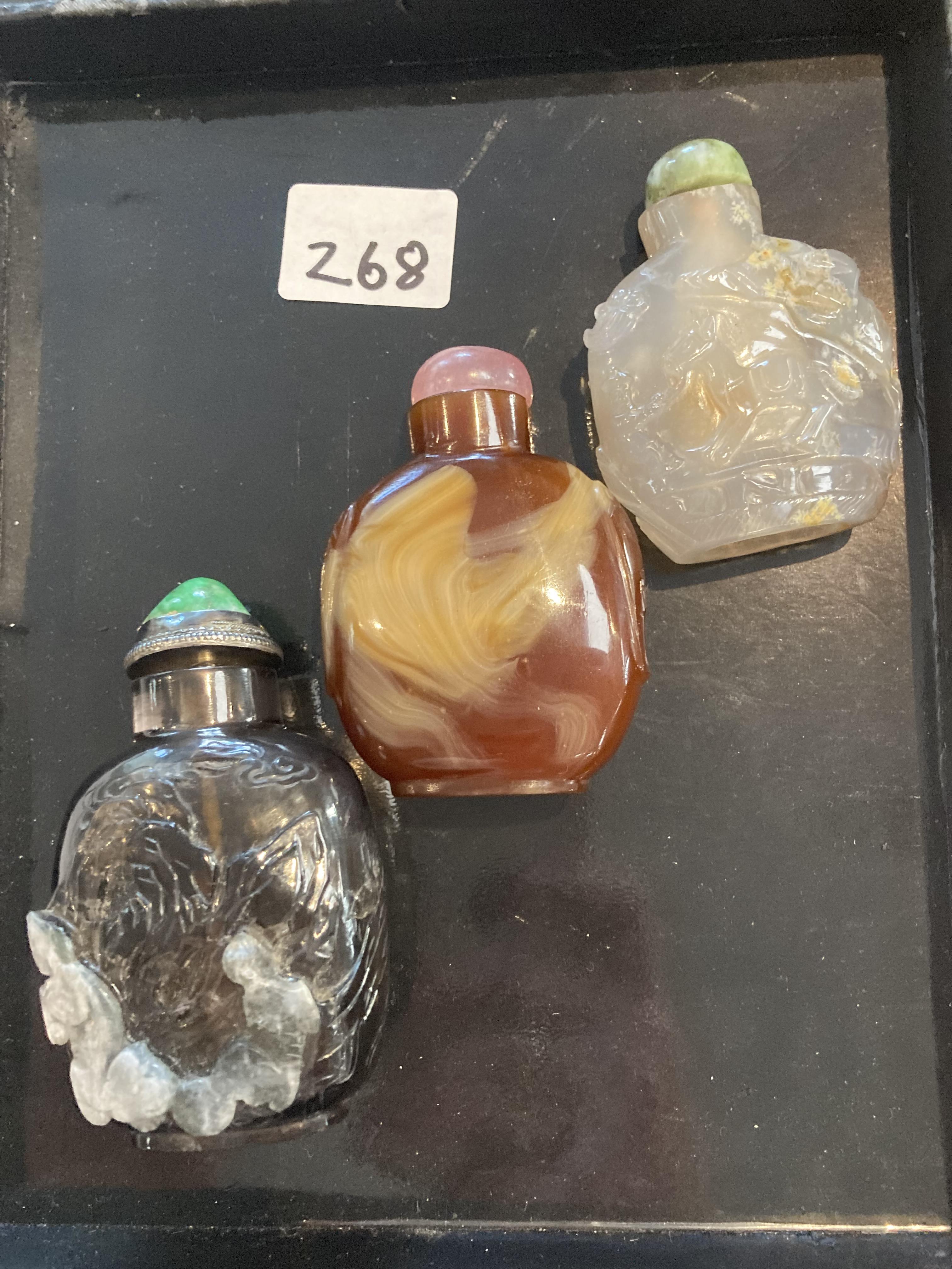 Three Chinese hardstone snuff bottles - Image 2 of 4