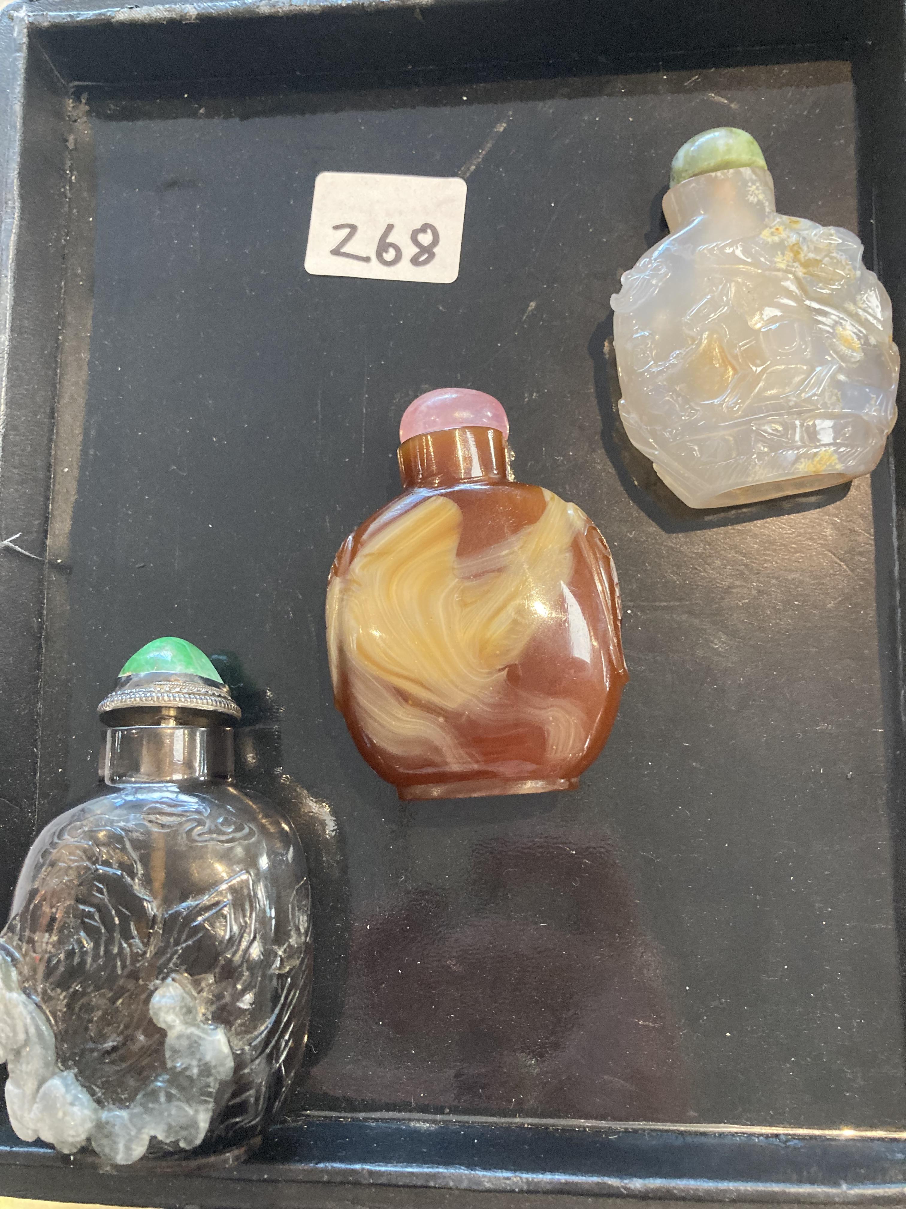 Three Chinese hardstone snuff bottles - Image 4 of 4