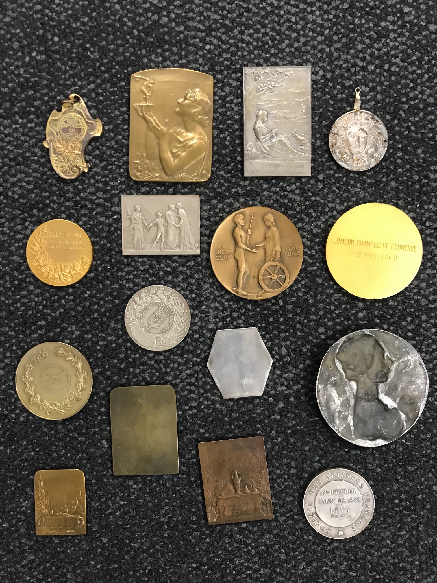 A collection of early 20th century and later mostly French bronze medals - Image 3 of 3