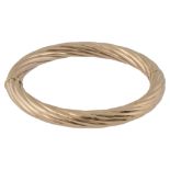 An Unoaerre 9ct gold rope twist hinged bangle
