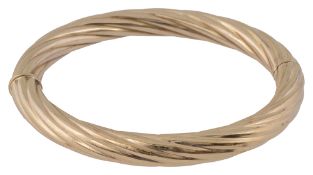 An Unoaerre 9ct gold rope twist hinged bangle