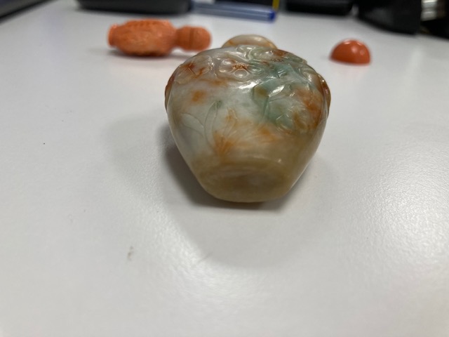 A Chinese carved coral snuff bottle and stopper and a russet celadon jade snuff bottle and stopper - Image 3 of 9
