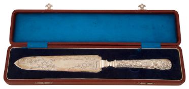 An early 20th century cased Chinese export silver cake server