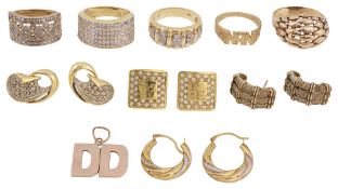Ten items of gold jewellery