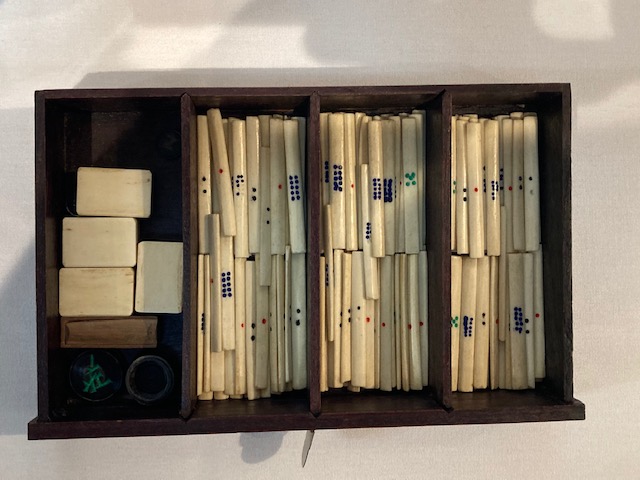 An early 20th century Chinese carved rosewood cased Pung Wo mahjong set - Image 12 of 12