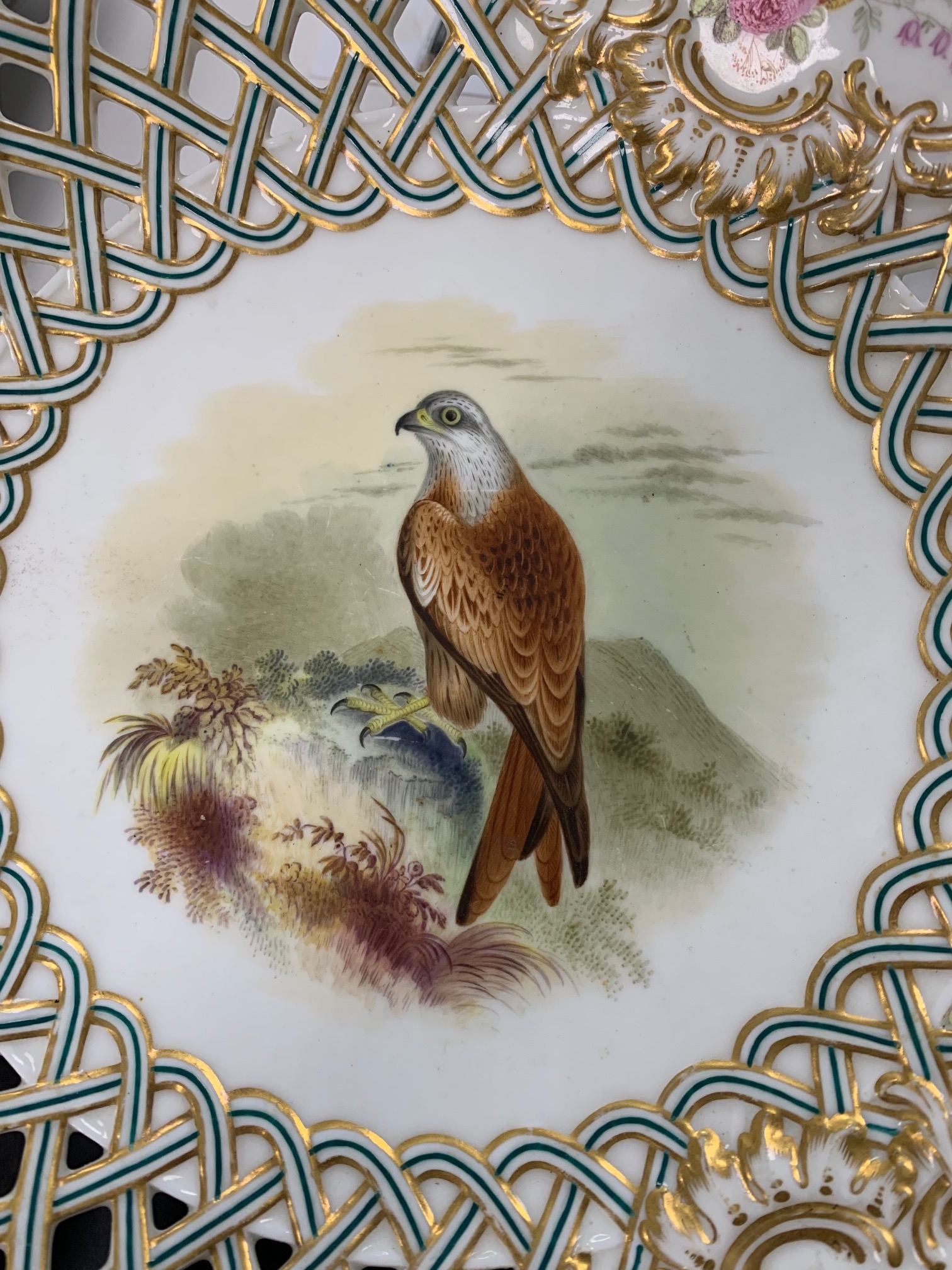 An ornithological theme pedestal comport, decorated with a red kite - Image 2 of 3