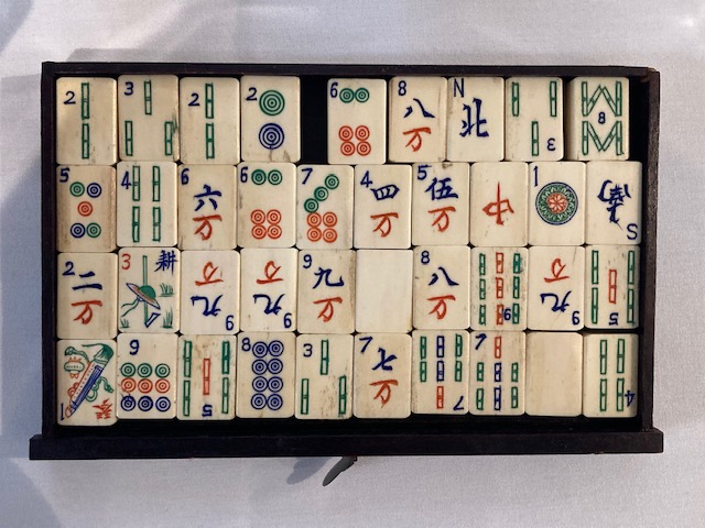 An early 20th century Chinese carved rosewood cased Pung Wo mahjong set - Image 8 of 12