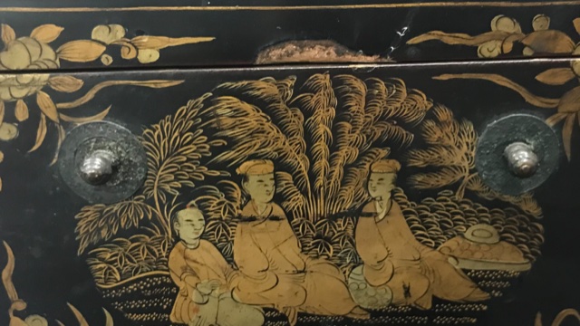 A Chinese export lacquer box, 1820s - Image 4 of 5