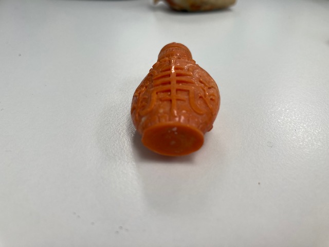 A Chinese carved coral snuff bottle and stopper and a russet celadon jade snuff bottle and stopper - Image 5 of 9