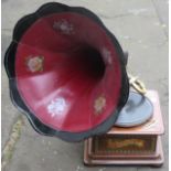 Vintage wooden cased "Leophone", with original painted horn used condition. not tested