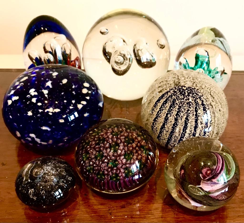 EIGHT VARIOUS GLASS PAPERWEIGHTS INCLUDING STRATHEARN, TWEEDSMUIR AND CAITHNESS, ETC, ALL 20th