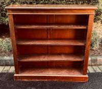 MAHOGANY DWARF BOOKCASE WITH THREE SHELVES