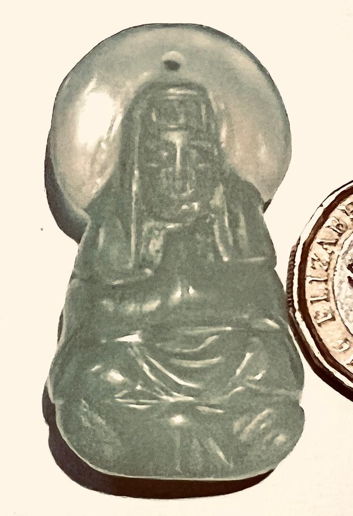 JADE PENDANT IN THE FORM OF TRANSLUCENT KWAN-YIN, WEIGHT APPROXIMATELY 16.4g AND 4cm HIGH