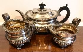 SILVER THREE PIECE TEA SET, LONDON ASSAY 1902, WEIGHT APPROXIMATELY 850g