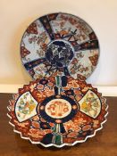 TWO 19th CENTURY JAPANESE IMARI PLAQUES IN TYPICAL PALETTE, DIAMETER APPROXIMATELY 20cm AND 28cm