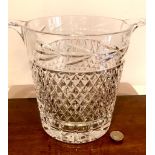 GOOD QUALITY AND HEAVY CUT GLASS ICE BUCKET, APPROXIMATELY 18.5cm HIGH