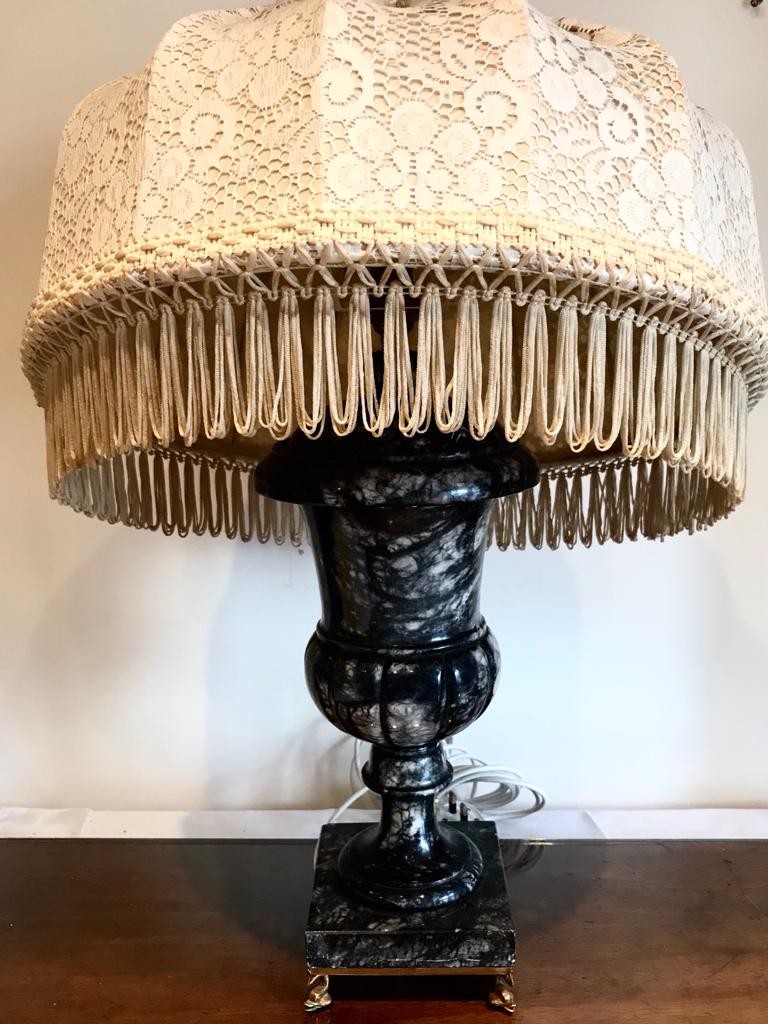 GREY AND WHITE MOTTLED MARBLE TABLE LAMP AND SHADE, TOTAL HEIGHT APPROXIMATELY 60cm