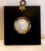 INTAGLIO RELIEF MINIATURE FRAMED PORTRAIT, DIAMETER APPROXIMATELY 3.5cm