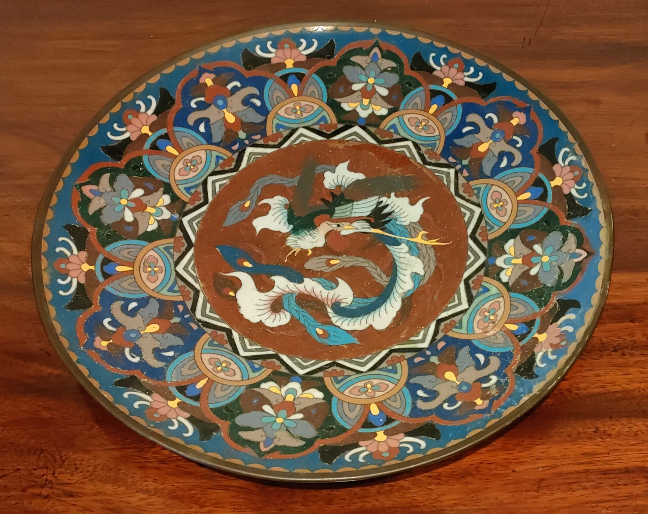 ORIENTAL CLOISONNE GLAZED CIRCULAR PLAQUE DECORATED WITH BIRDS AND FOLIAGE, DIAMETER APPROXIMATELY