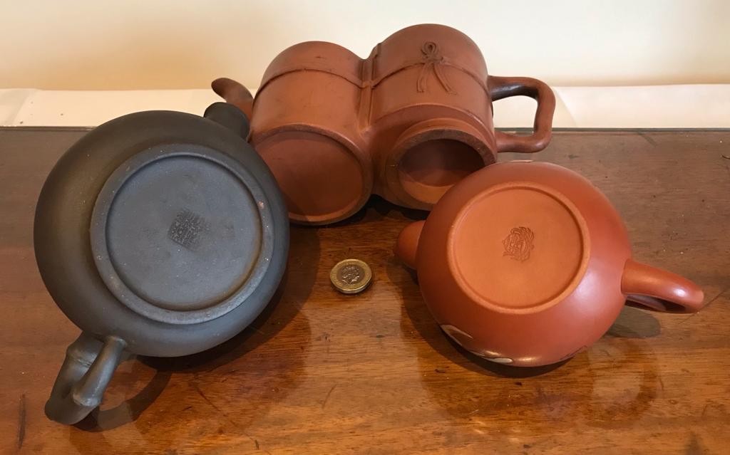 THREE JAPANESE TERRACOTTA TEAPOTS, TWO WITH CHARACTER MARKS TO BASE - Image 2 of 2