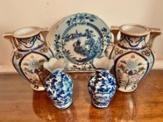 18th CENTURY ORIENTAL BLUE AND WHITE PLATE, TWO NORITAKE VASES APPROXIMATELY 18cm HIGH