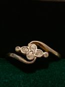 18ct GOLD RING SET WITH FOUR DIAMONDS APPROX 0.5ct AND TWO BRILLIANTS, TOTAL WEIGHT APPROXIMATELY