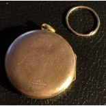 9ct GOLD LOCKET APPROXIMATELY 6.8g, PLUS ONE UNMARKED GOLD COLOURED LOOP EARRING APPROXIMATELY 1g