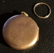 9ct GOLD LOCKET APPROXIMATELY 6.8g, PLUS ONE UNMARKED GOLD COLOURED LOOP EARRING APPROXIMATELY 1g