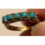 9ct GOLD RING SET WITH FIVE TURQUOISES, WEIGHT APPROXIMATELY 2.3g