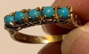 9ct GOLD RING SET WITH FIVE TURQUOISES, WEIGHT APPROXIMATELY 2.3g