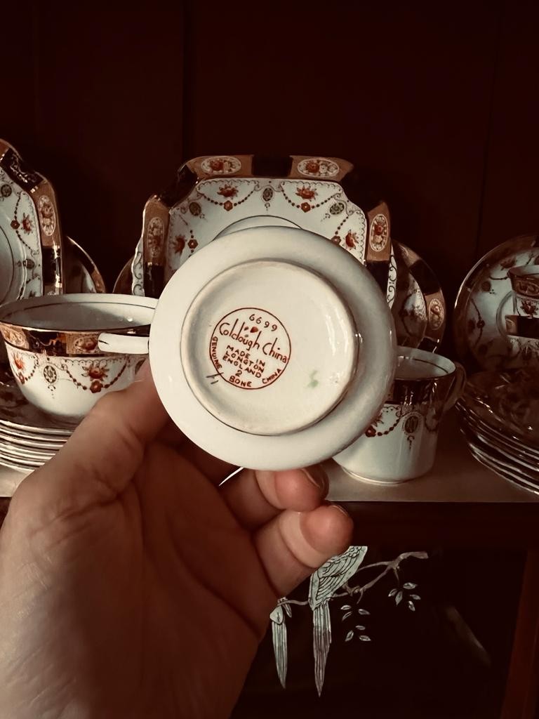 COLCLOUGH CHINA TEA SET OF FORTY-SIX PIECES IN THE IMARI PALETTE - Image 2 of 3