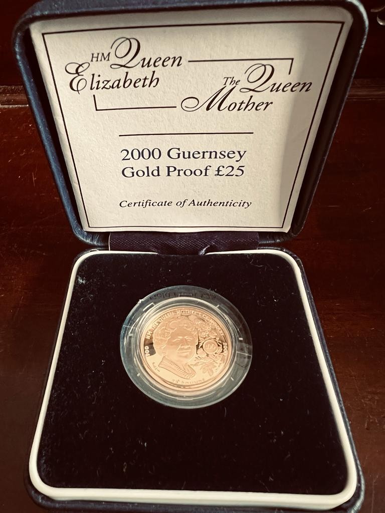 2000 GUERNSEY GOLD PROOF £25 COIN, WEIGHT APPROXIMATELY 1/2oz, 22ct GOLD, LIMITED ISSUE OF 5,000