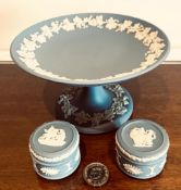 WEDGWOOD JASPERWARE COMPORT, APPROXIMATELY 9.5cm HIGH PLUS TWO PILL BOXES