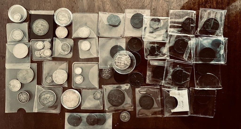 APPROXIMATELY SIXTY VARIOUS SILVER AND COPPER COINS, VARIOUS DATES, AS PER IMAGES