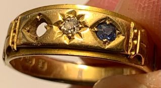 18ct GOLD RING SET WITH ONE DIAMOND APPROX 0.5ct AND ONE SAPPHIRE APPROX 0.7ct, TOTAL WEIGHT