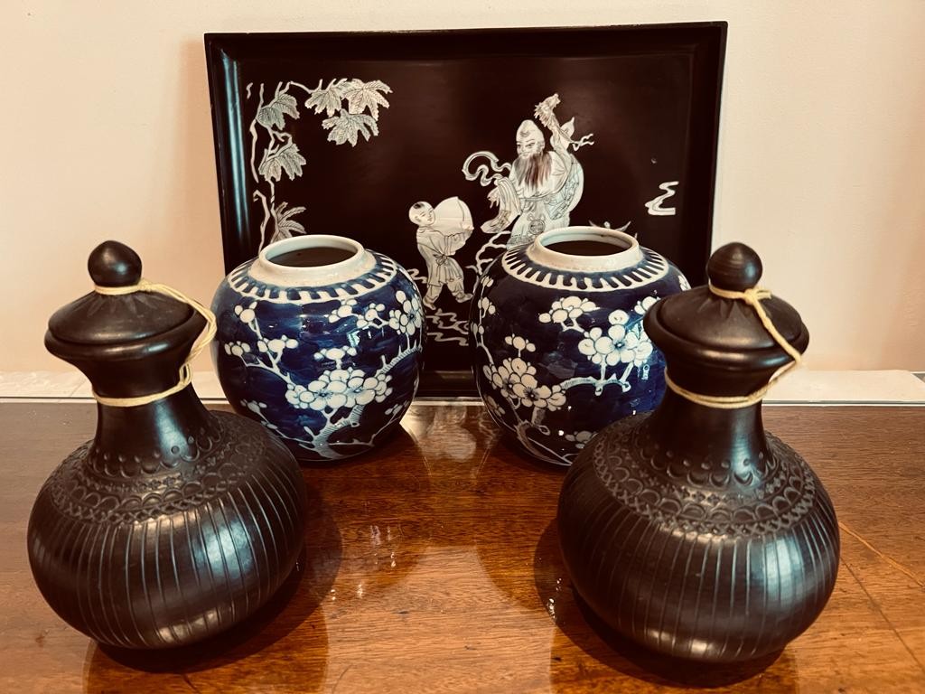 MOTHER OF PEARL INLAID TRAY, APPROXIMATELY 35 x 25cm, TWO STORAGE JARS PLUS TWO BLACK POTTERY CLAY