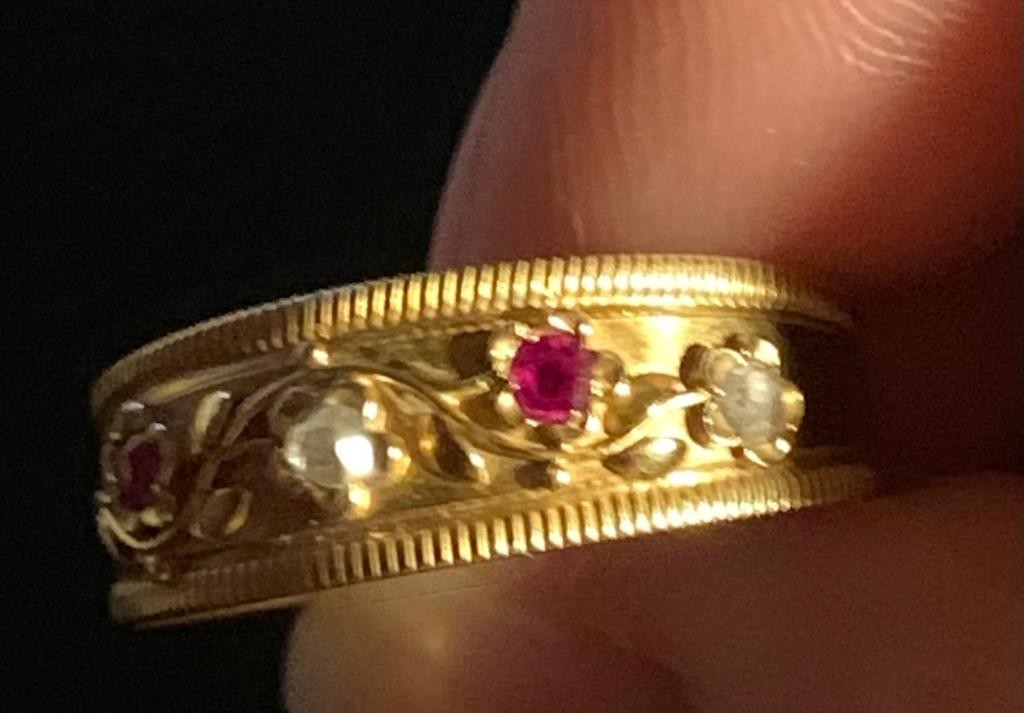 18ct VICTORIAN GOLD RING SET WITH TWO RUBIES APPROX 0.4ct AND TWO DIAMONDS APPROX 0.4ct, SIZE R,