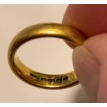 22ct GOLD WEDDING RING, WEIGHT APPROXIMATELY 7.3g