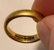 22ct GOLD WEDDING RING, WEIGHT APPROXIMATELY 7.3g