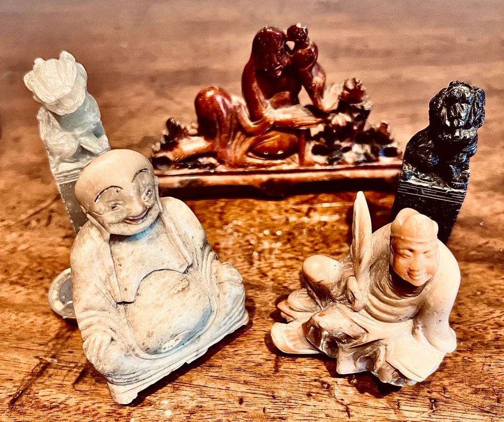 FIVE JAPANESE SOAPSTONE CARVINGS INCLUDING TWO SEALS