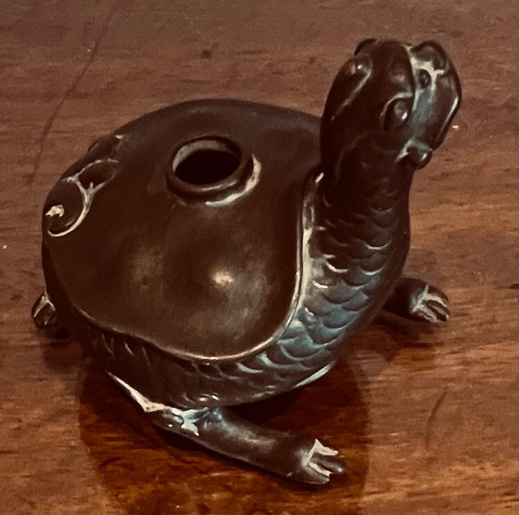 BRONZE INKPOT IN THE FORM OF A THREE LEGGED TURTLE. APPROXIMATELY 9cm HIGH