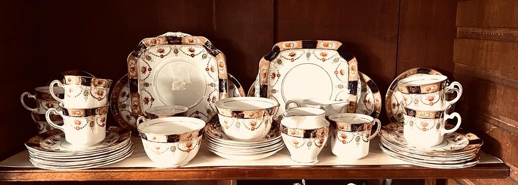 COLCLOUGH CHINA TEA SET OF FORTY-SIX PIECES IN THE IMARI PALETTE