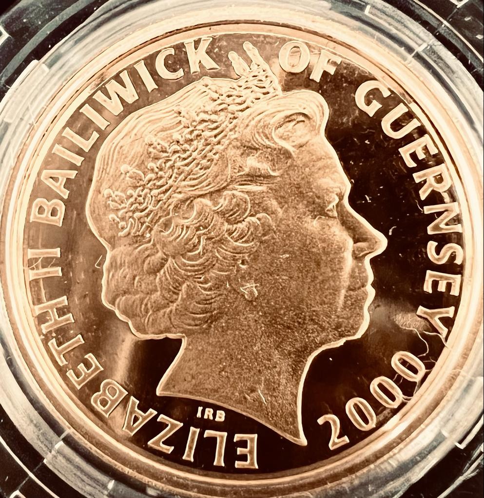 2000 GUERNSEY GOLD PROOF £25 COIN, WEIGHT APPROXIMATELY 1/2oz, 22ct GOLD, LIMITED ISSUE OF 5,000 - Image 2 of 3