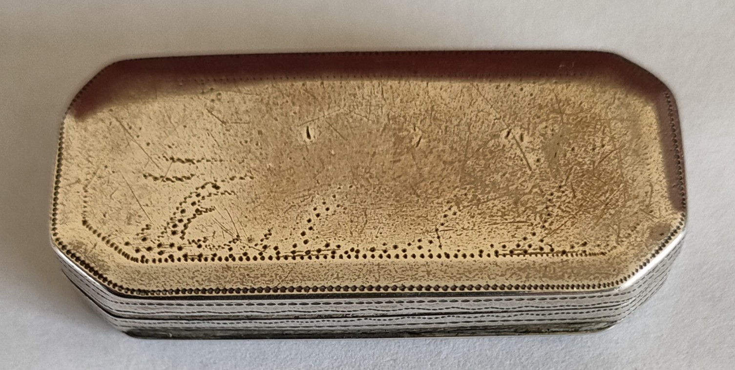 GEORGIAN HALLMARKED SILVER VINIAGRETTE WITH HINGED COVER PLUS INTERIOR COVER. LONDON ASSAY INITIALED