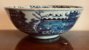 GOOD BLUE AND WHITE JAPANESE BOWL. APPROX. 25.5CM DIAMETER SOME CHIPPING TO RIM