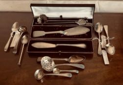 BOX OF FOUR SWIZZLE SPOONS, SILVER FISH KNIFE BY WILLIAM BATEMAN AND TEN OTHER SILVER ITEMS